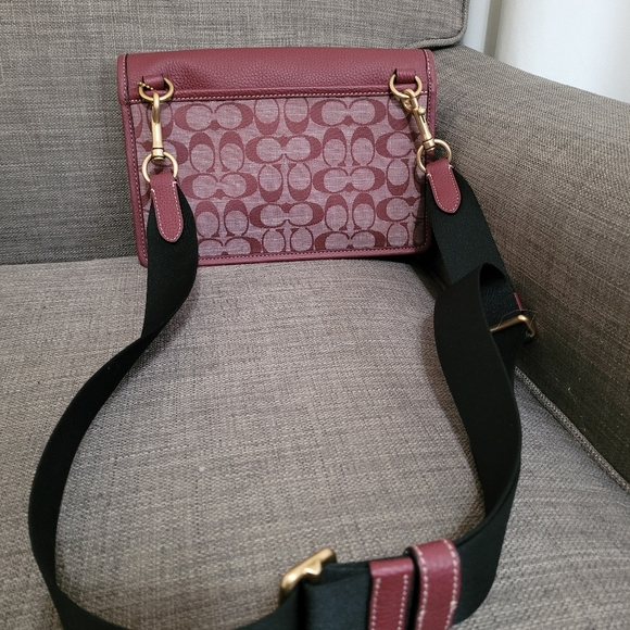 Coach CH828 Turner Colorblock Chambray Crossbody Messenger Bag Wine Multi - Picture 2 of 8